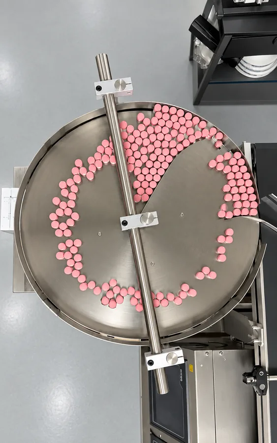 Top-down view of the labeling machine turntable